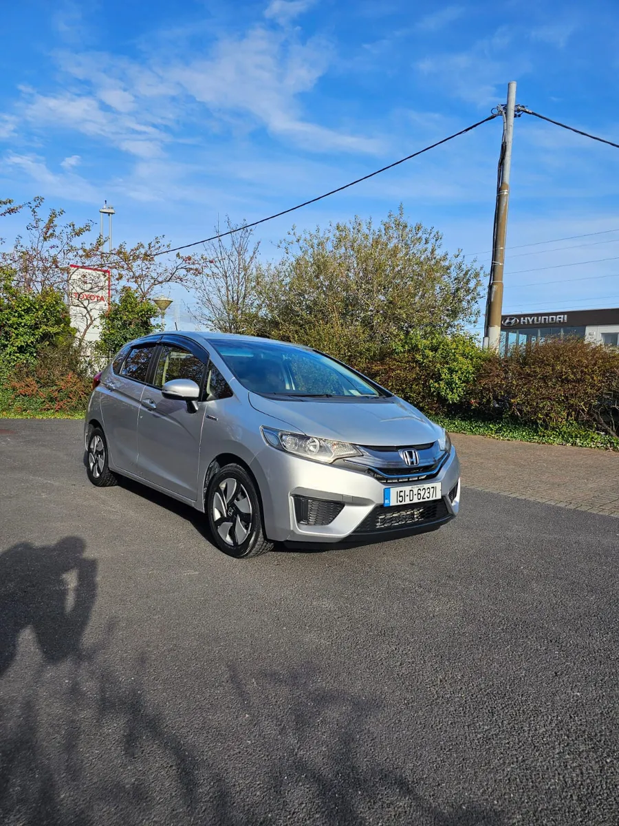 Honda Fit 2015 Hybrid Atomatic - Image 3