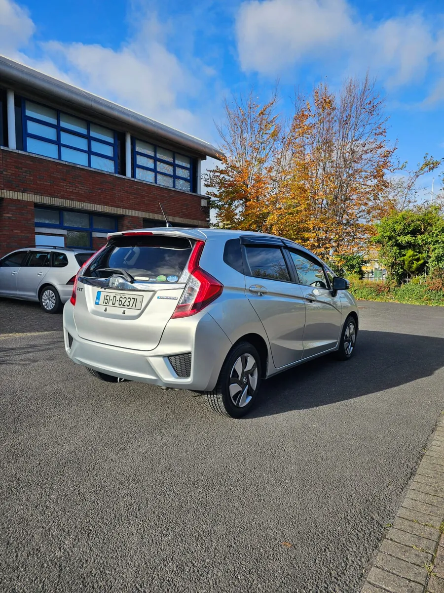 Honda Fit 2015 Hybrid Atomatic - Image 2
