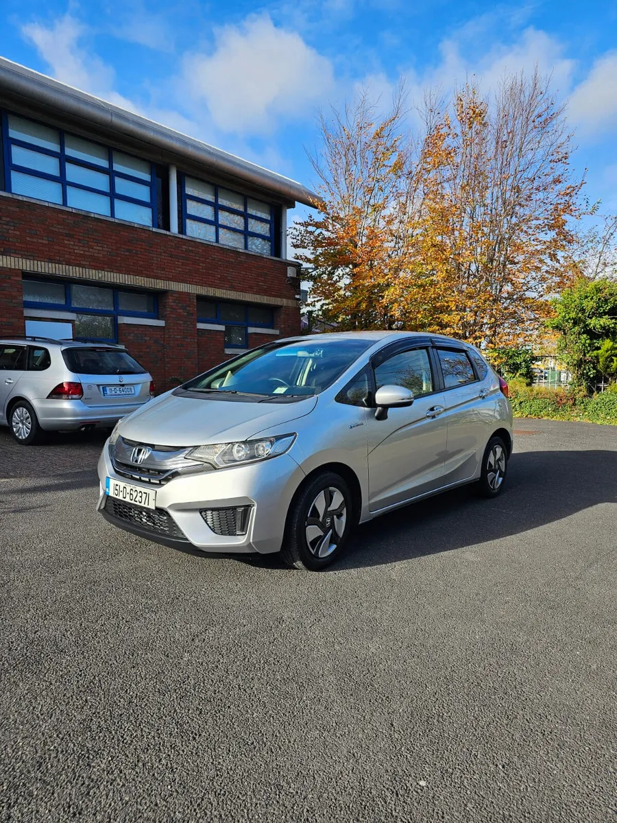 Honda Fit 2015 Hybrid Atomatic - Image 4