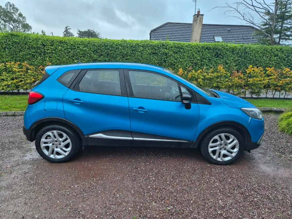 Renault Captur - Image 1
