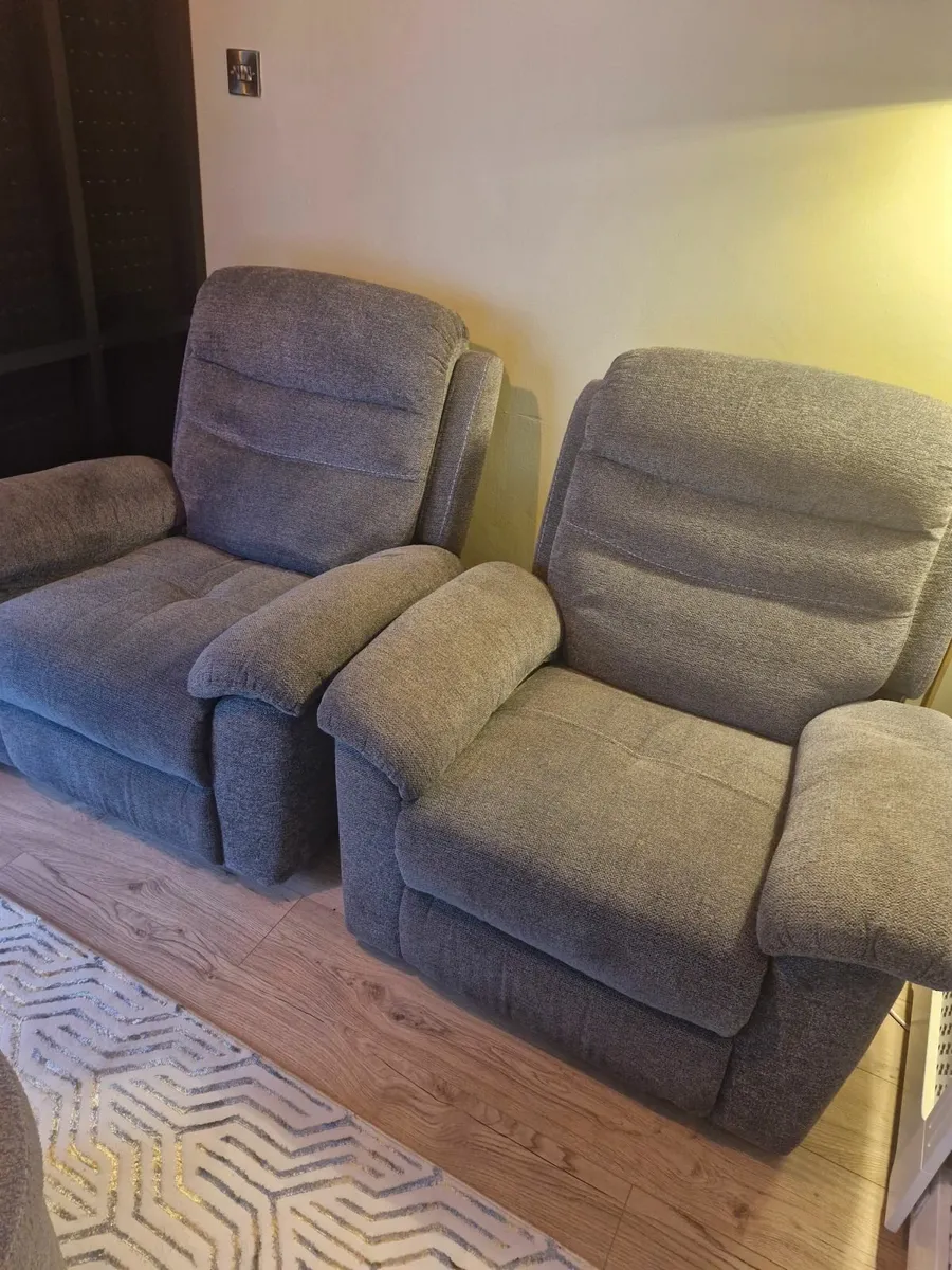 Recliner chairs - Image 2