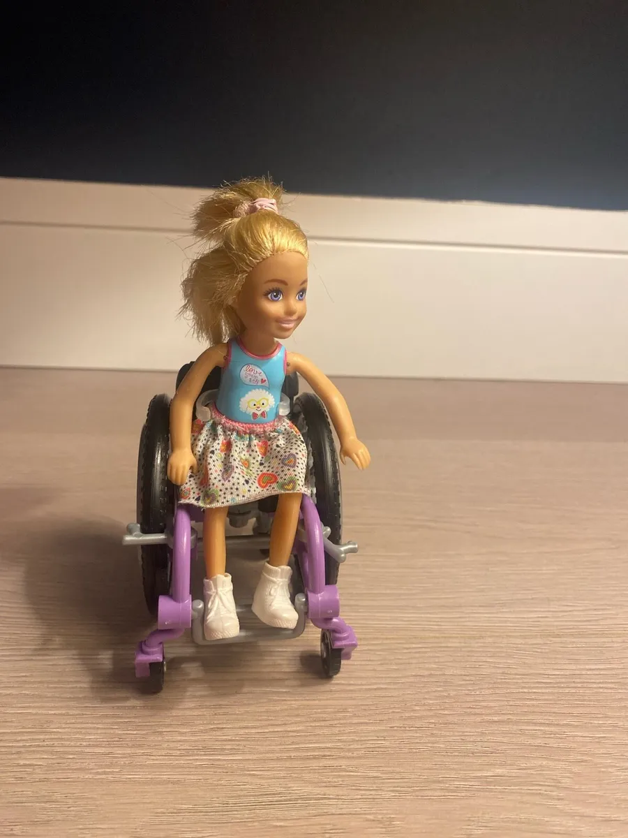 Barbie doll sets and dolls and accessories - Image 2