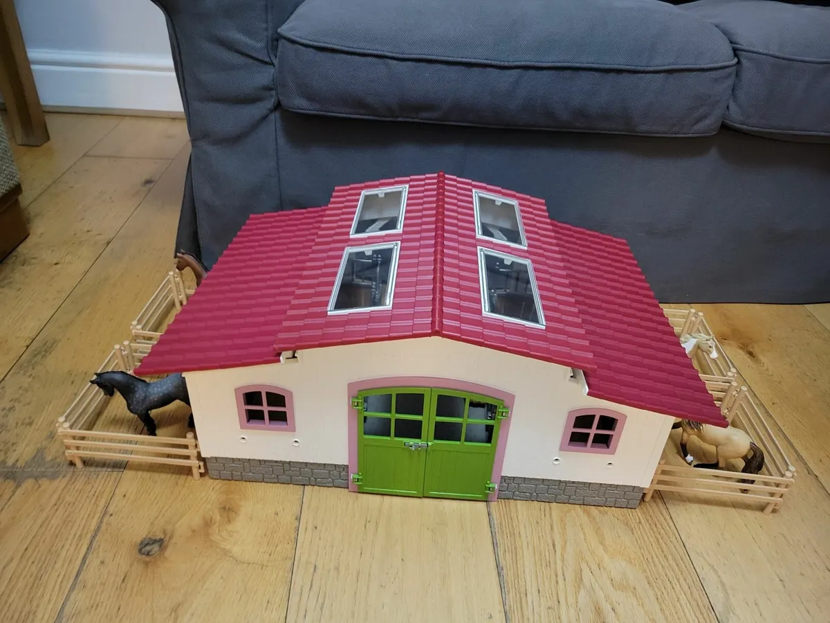 Schleich Pony Club Stable set - Image 1