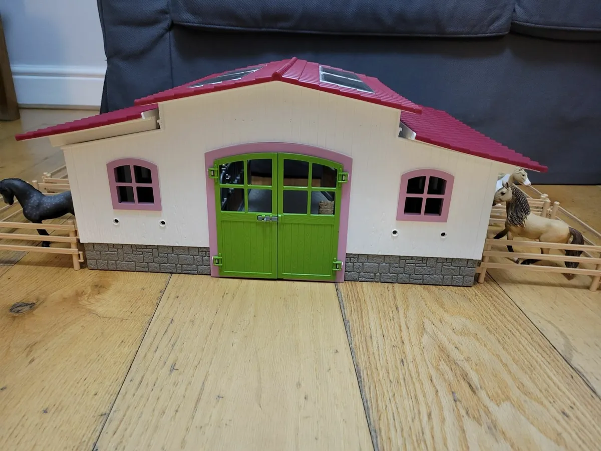 Schleich Pony Club Stable set - Image 2