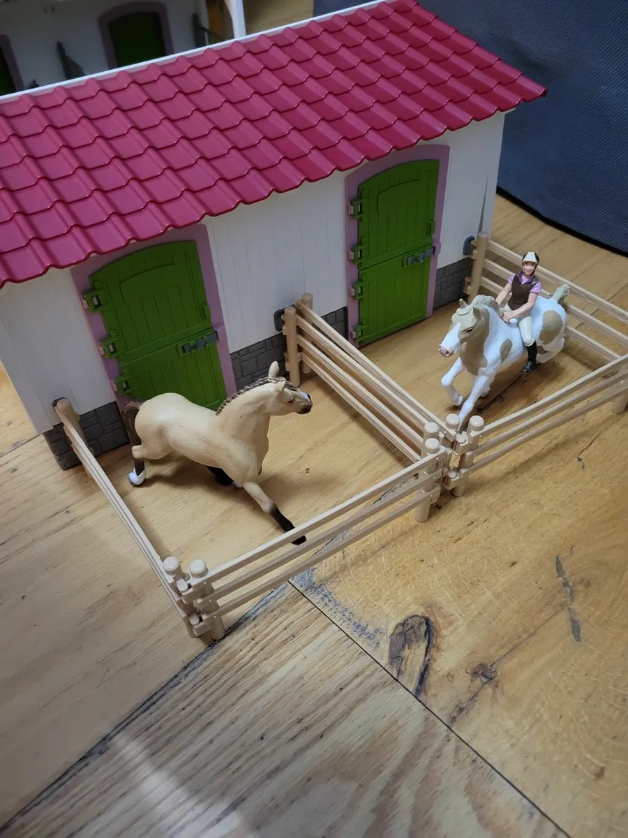 Schleich Pony Club Stable set - Image 4