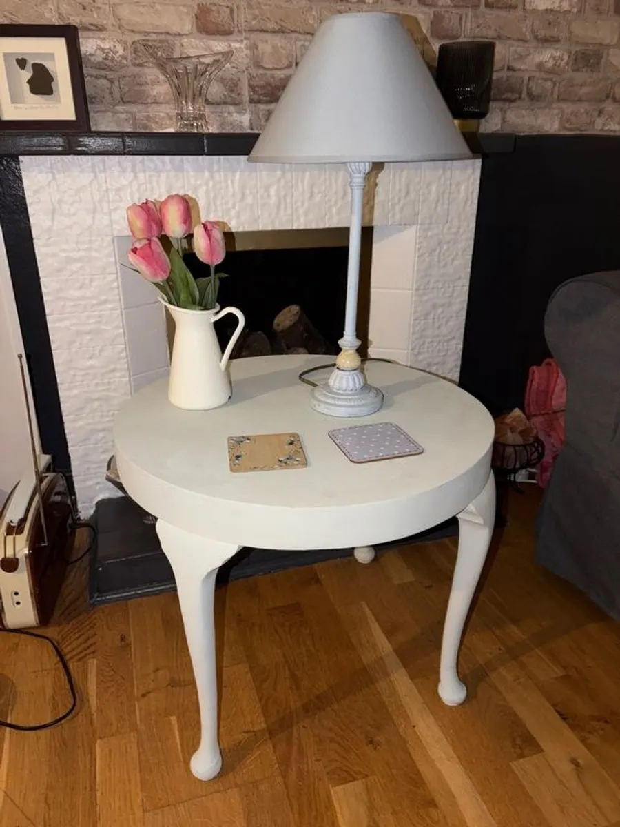 Table and Lamp - Image 3