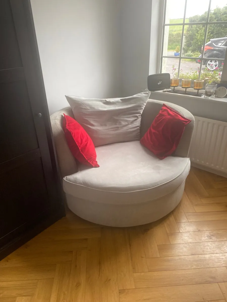 Swivel Chair - Image 1