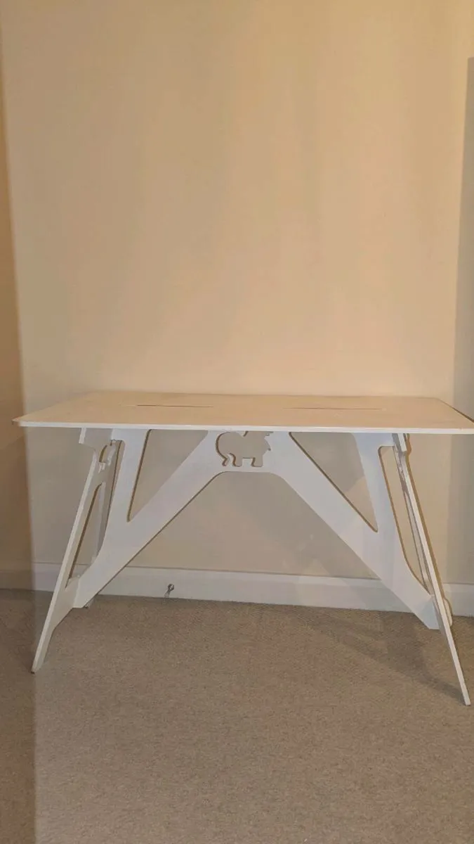 Flying Elephant desk - Image 1