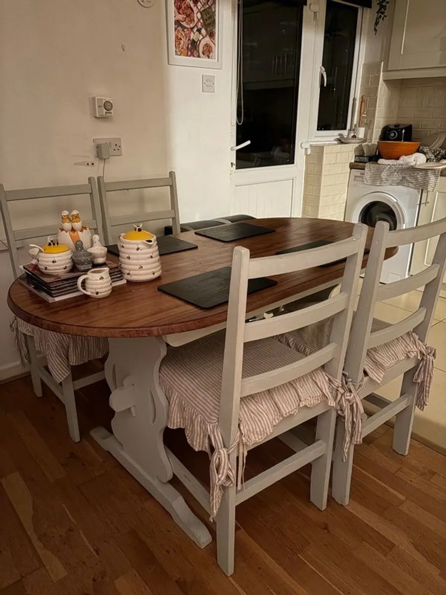 Table and Chairs - Image 2