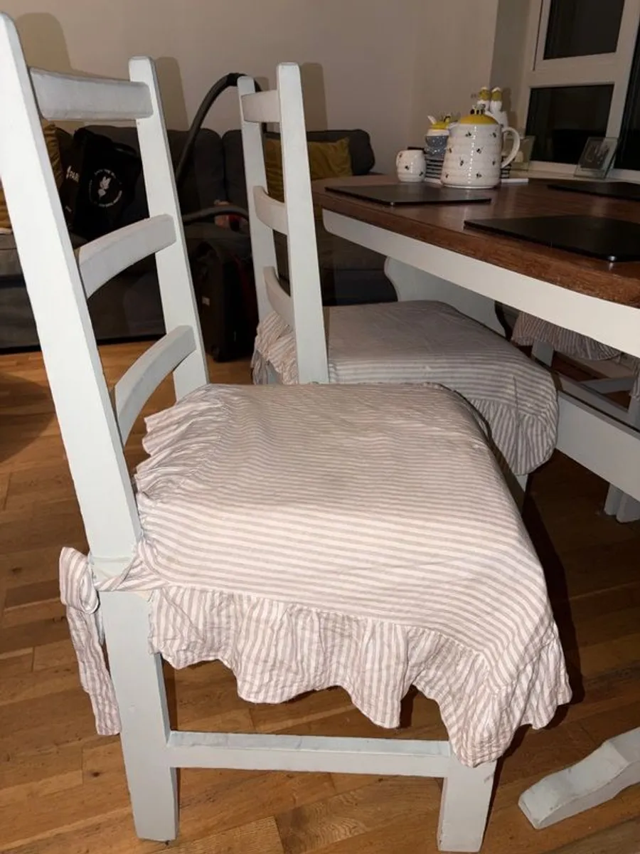 Table and Chairs - Image 3