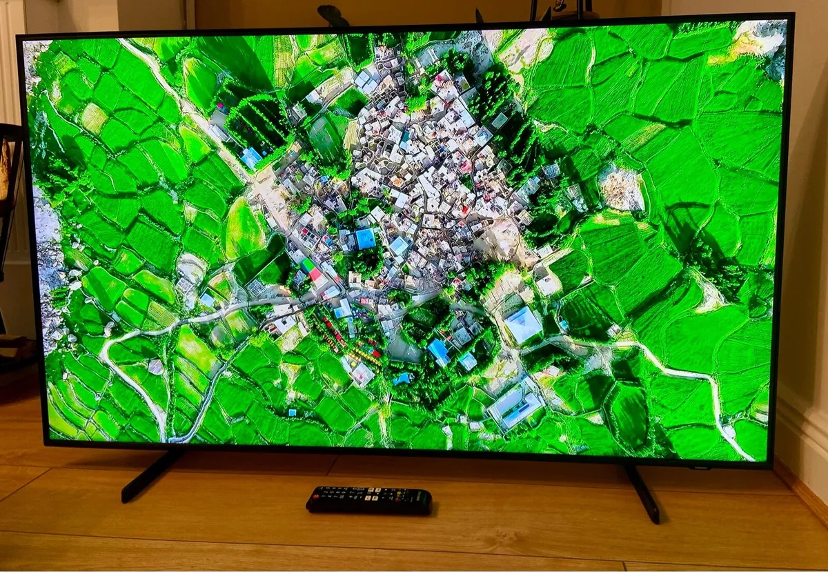 Samsung QLED 50” 4K Smart TV - Image 2