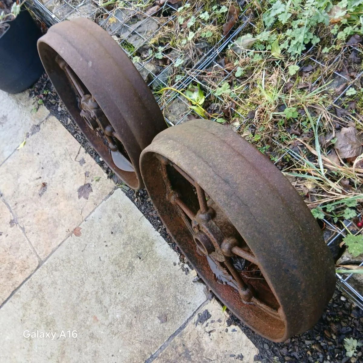 Cast iron wheels - Image 4