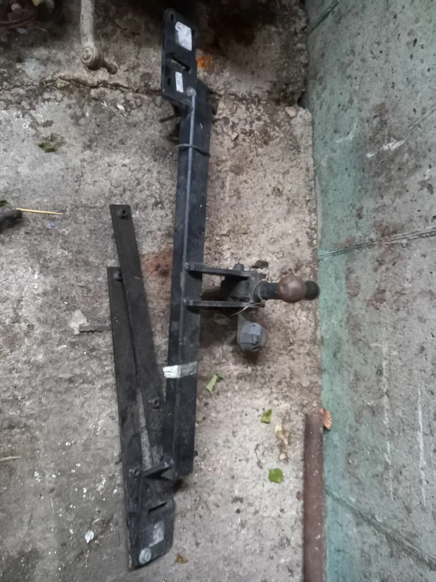 Mercedes E Class towbar - Image 1