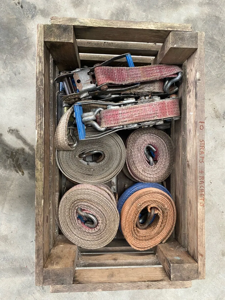 10 straps and ratchets - Image 1