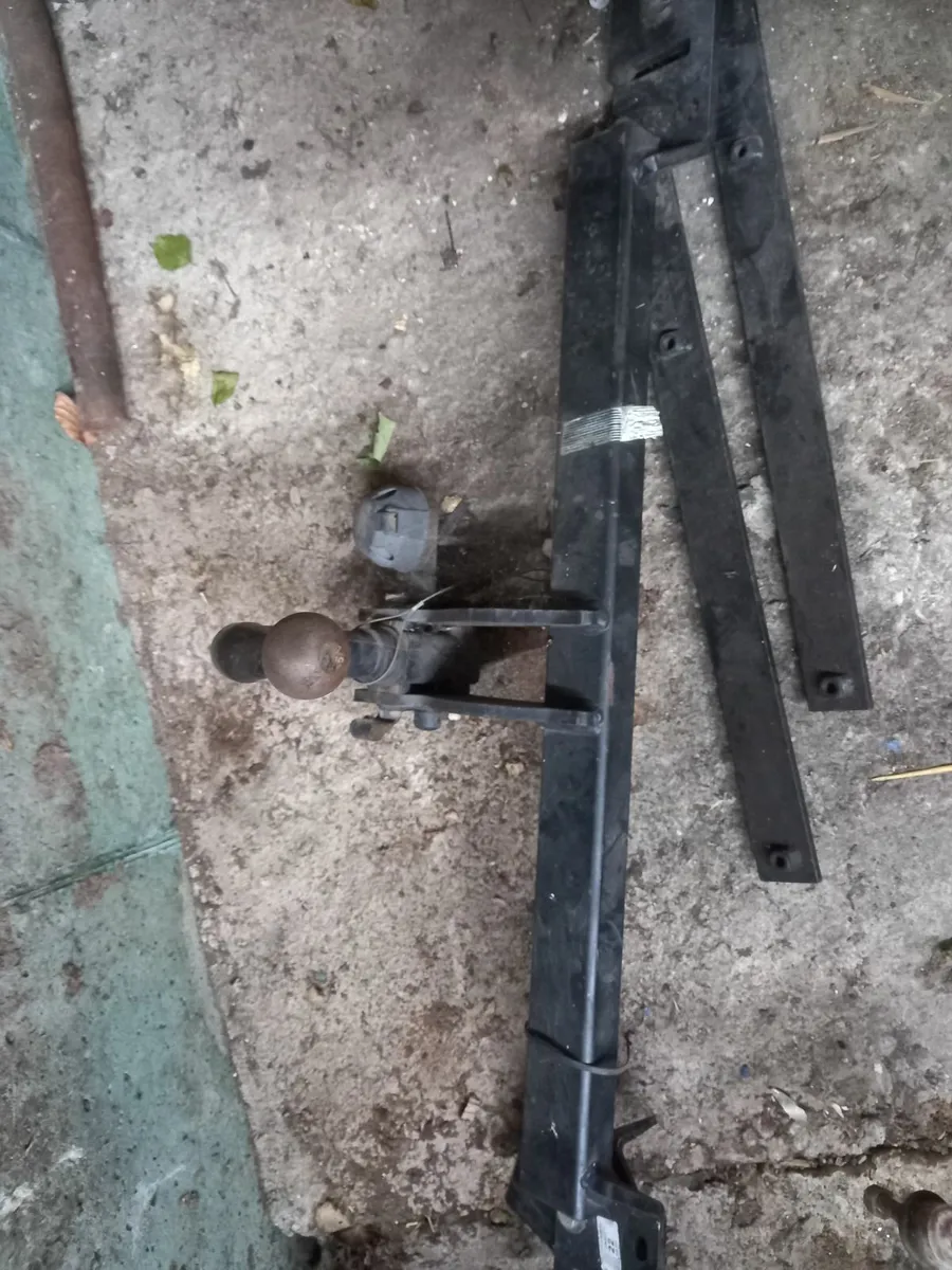 Mercedes E Class towbar - Image 2