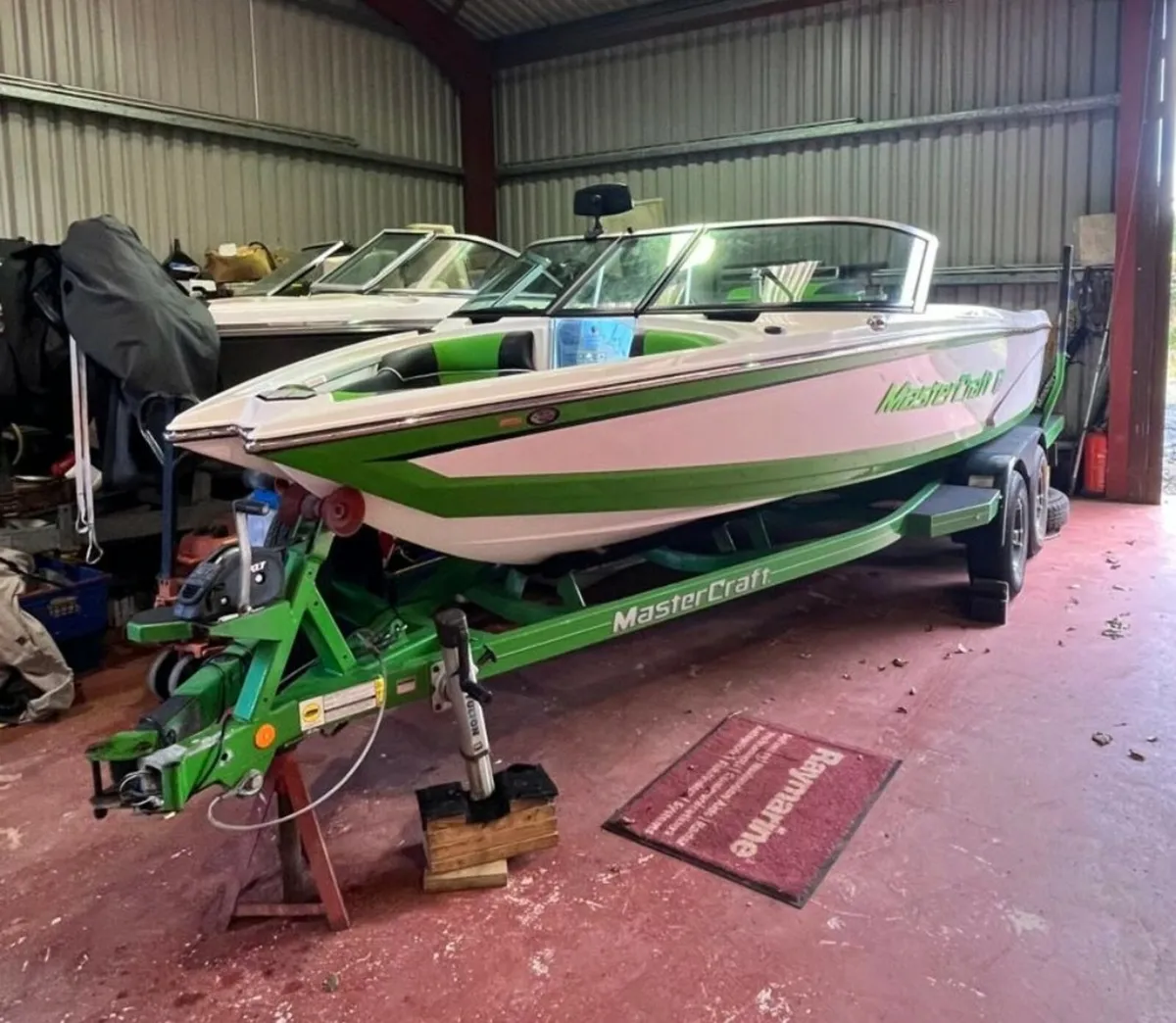 Mastercraft Prostar 2014 Tournament ski boat - Image 1