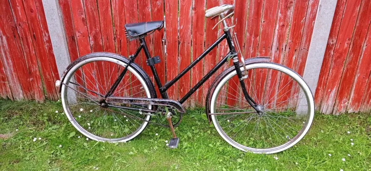 Vintage bicycle - Image 1