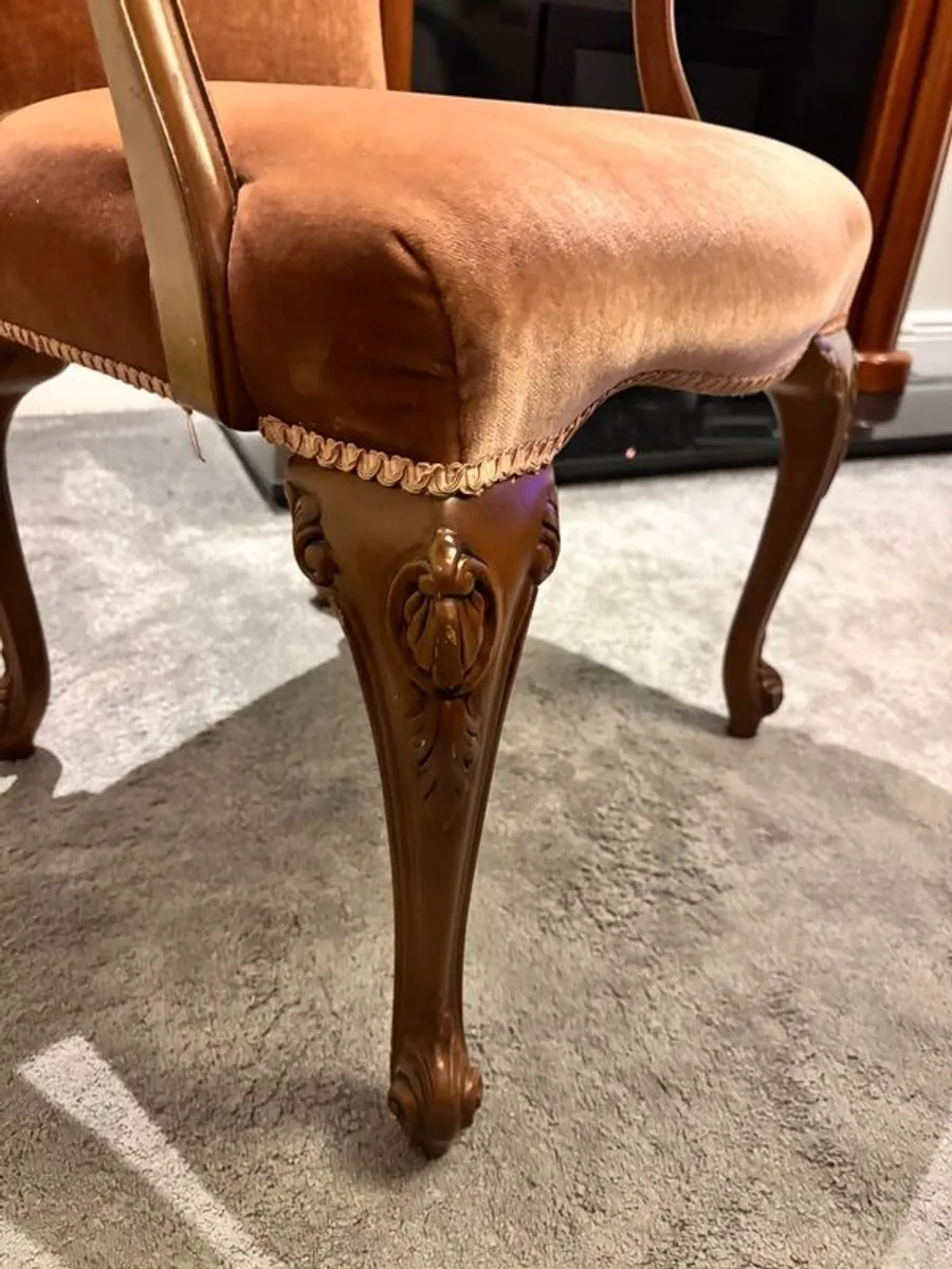 A set of 8 chairs including 2 carver chairs. - Image 3