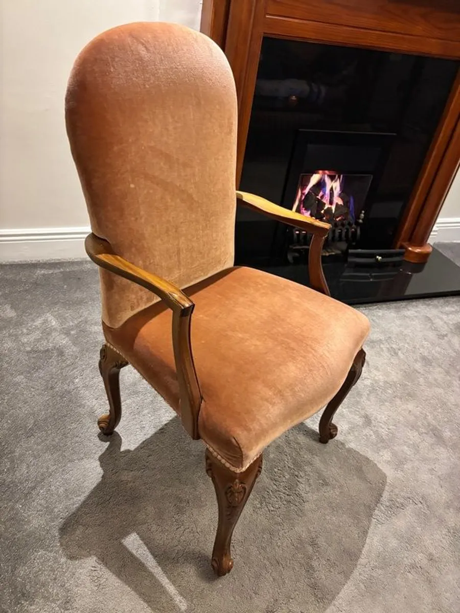 A set of 8 chairs including 2 carver chairs. - Image 4