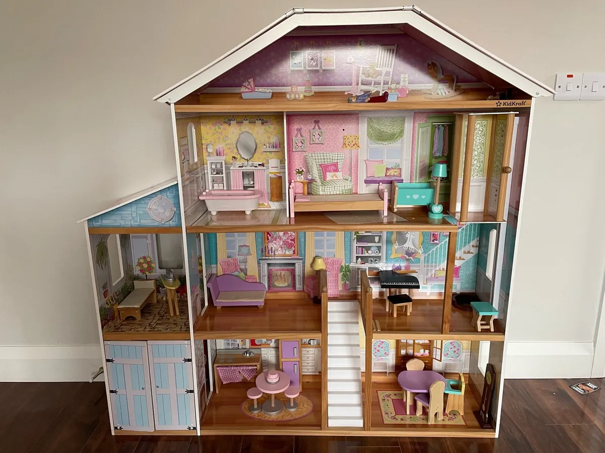 KidKraft Majestic Mansion Wooden Dolls House - Image 1
