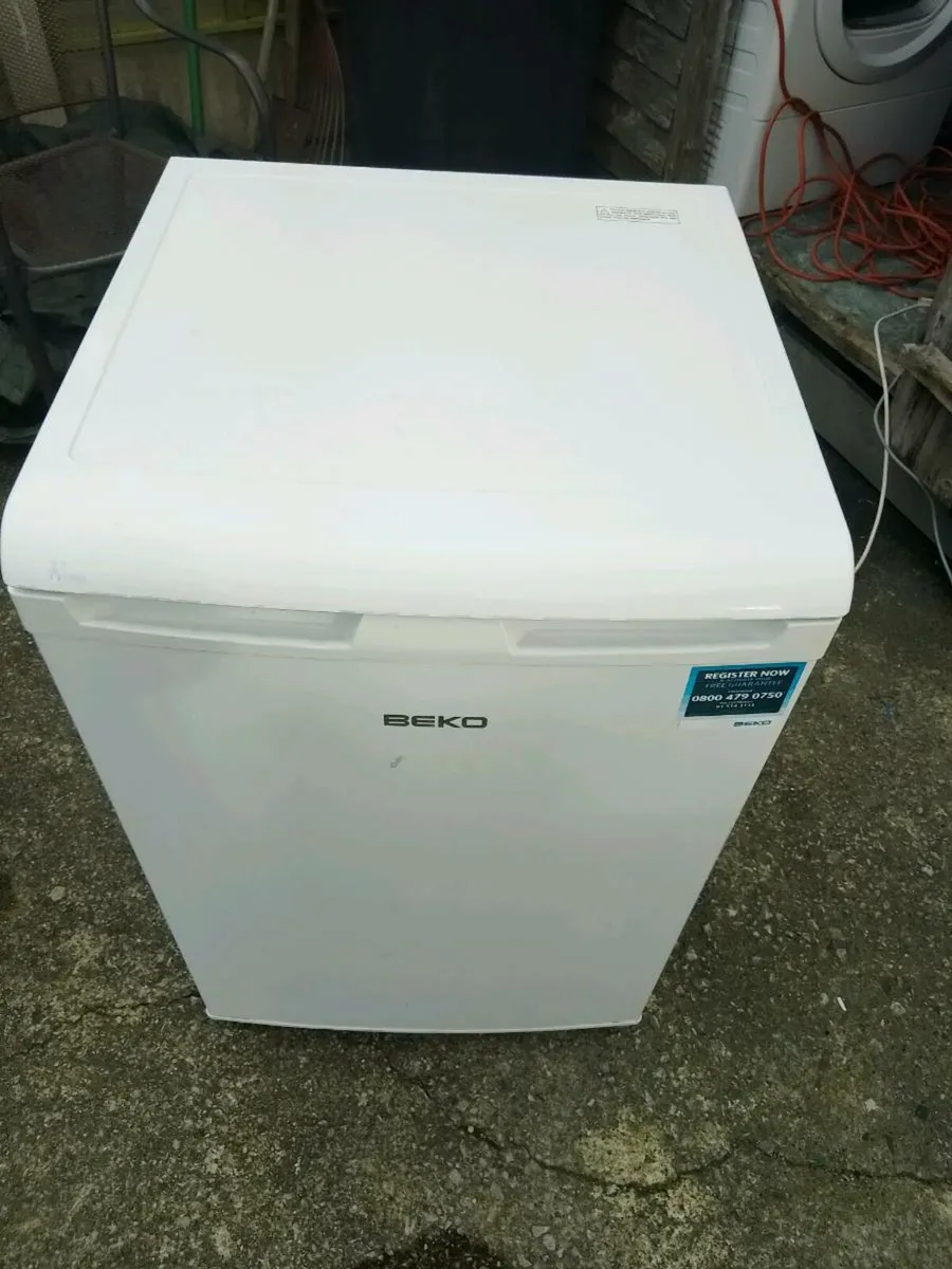 Small under counter fridge with freezer box - Image 1