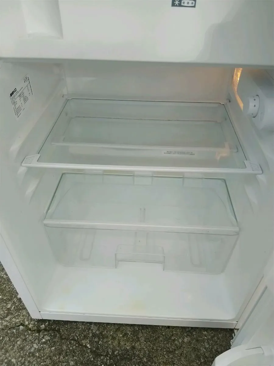 Small under counter fridge with freezer box - Image 2