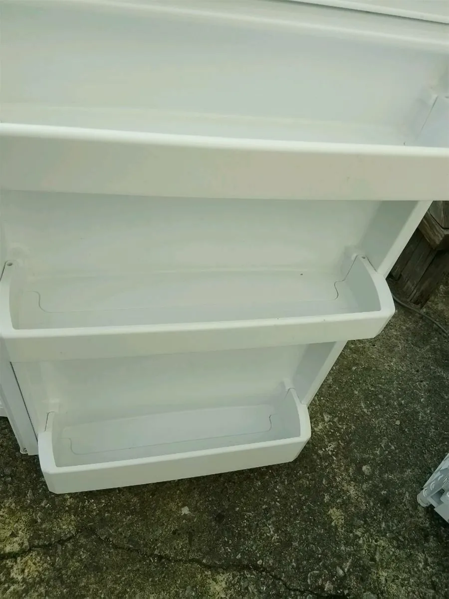 Small under counter fridge with freezer box - Image 3