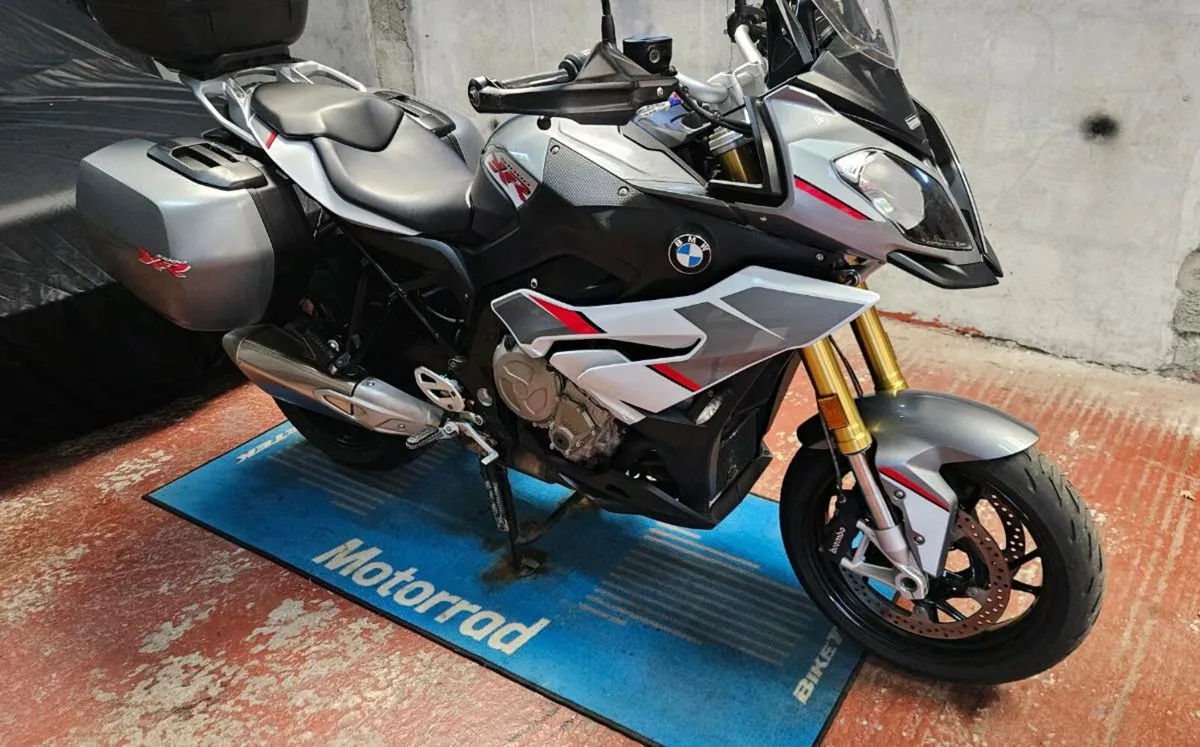 BMW S1000XR S 1000 XR full BMW Service history - Image 1