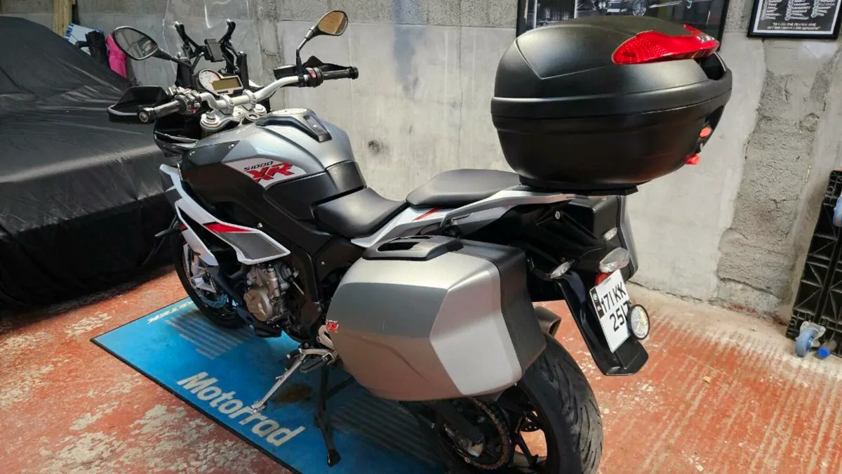 BMW S1000XR S 1000 XR full BMW Service history - Image 3