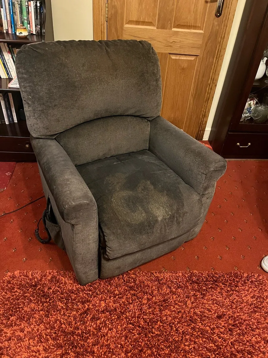 Electric Recliner/Riser Chair - Image 1