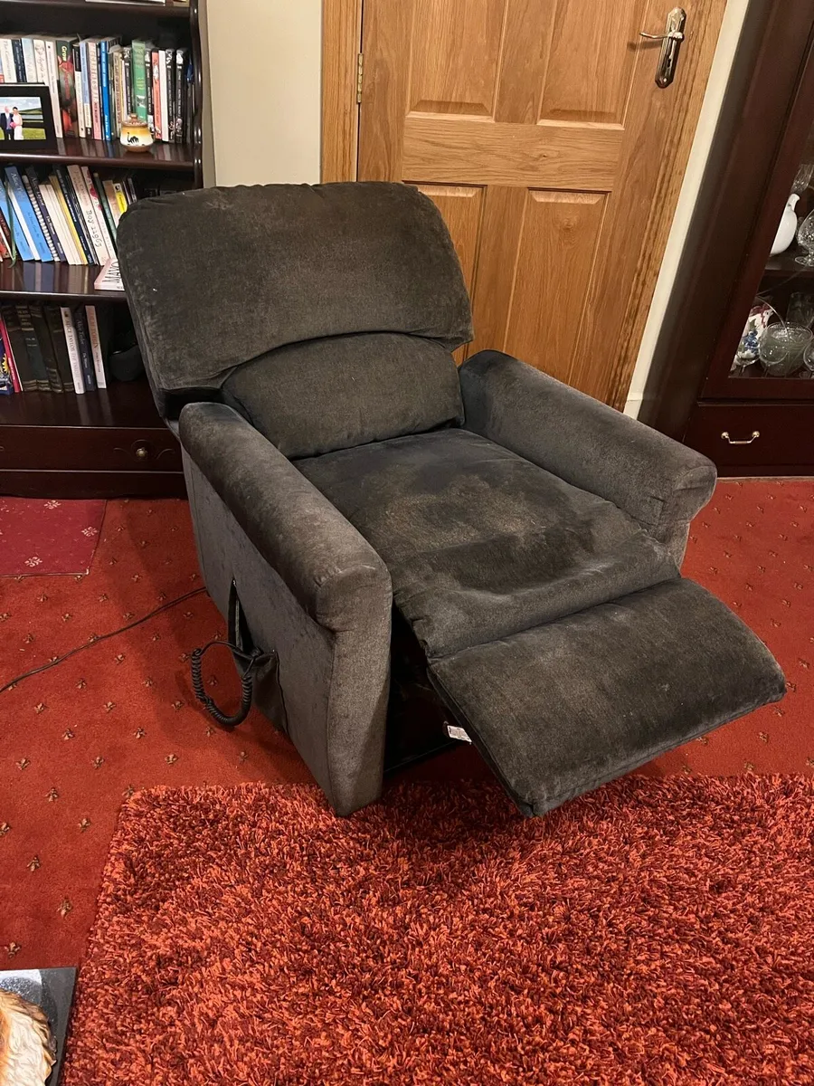 Electric Recliner/Riser Chair - Image 2