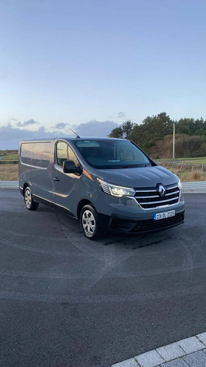 2023 renault traffic - Image 1