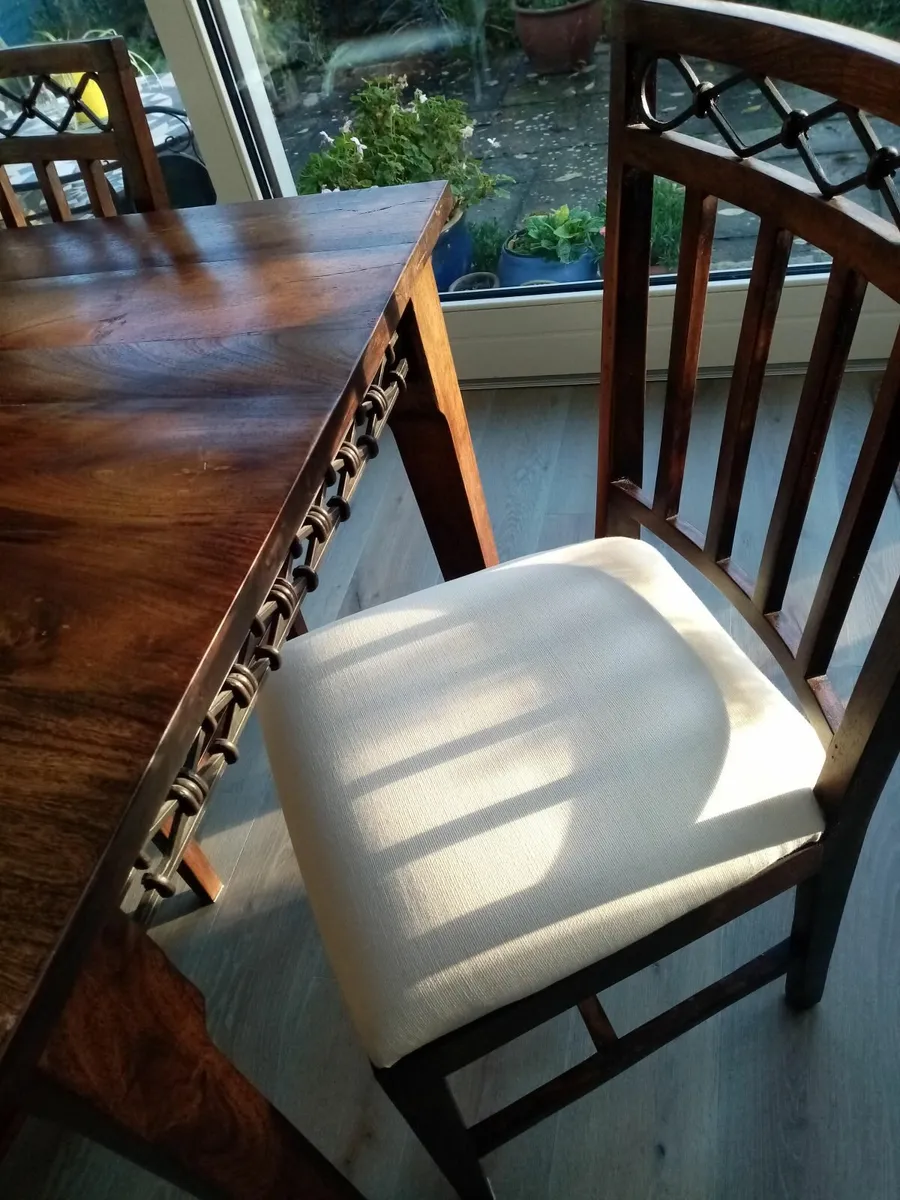 Dining table and chairs - Image 1