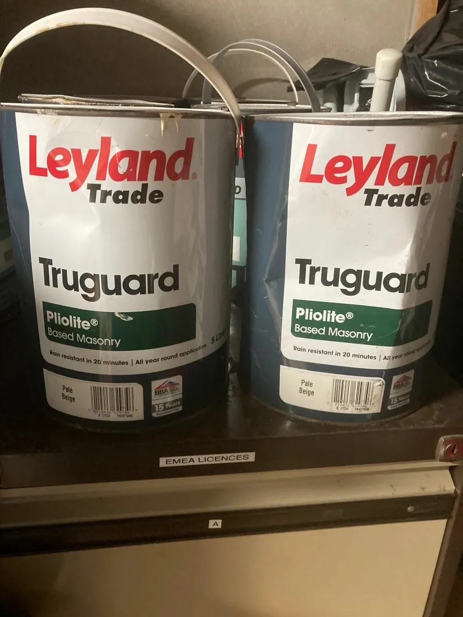 Cans of paint - Image 3