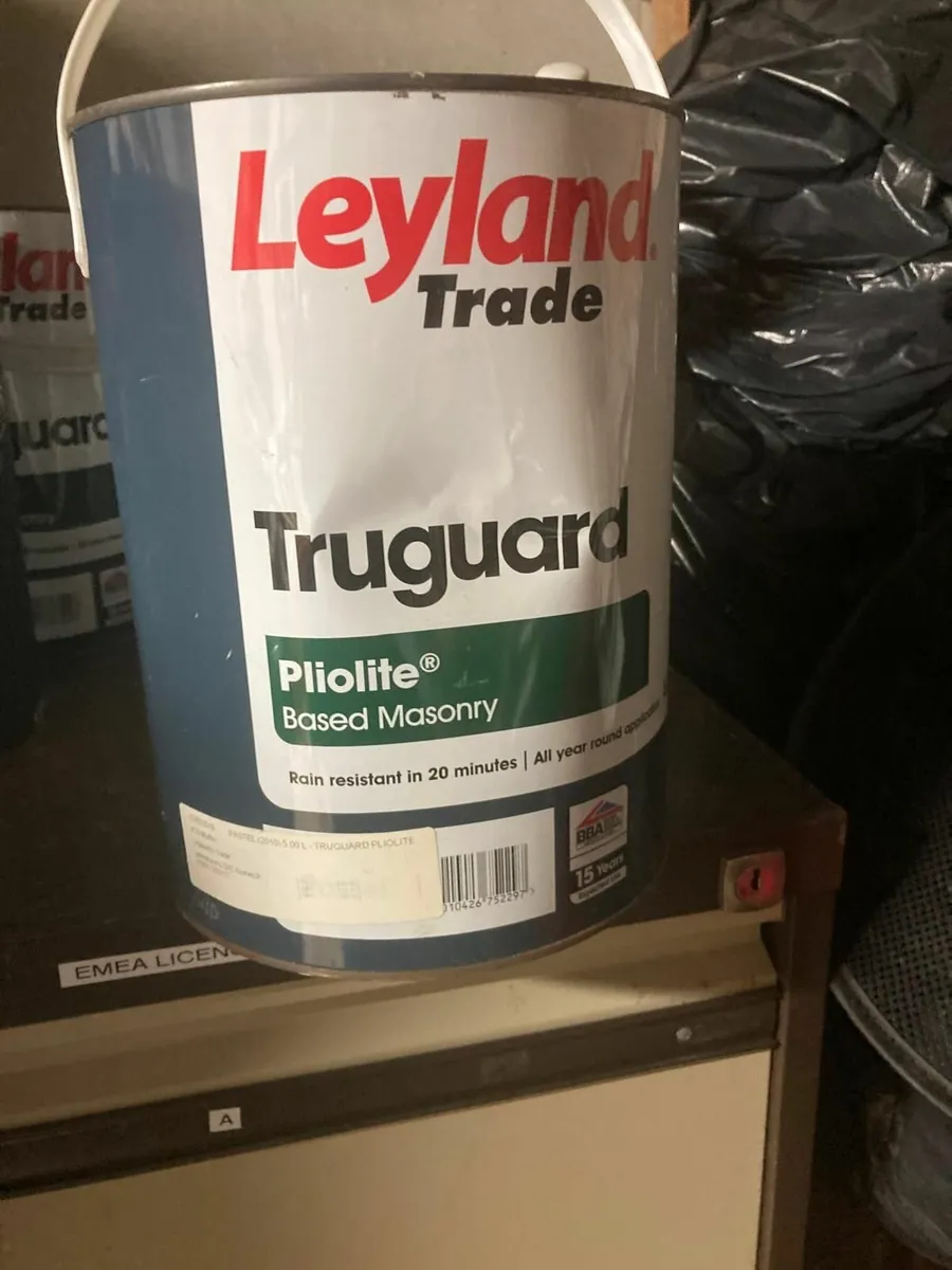 Cans of paint - Image 4