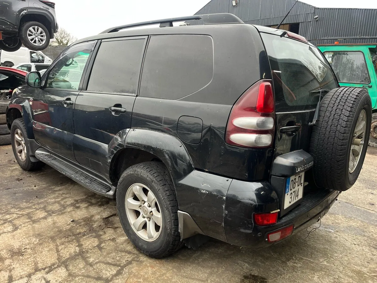 08 Toyota Landcruiser for Breaking - Image 3