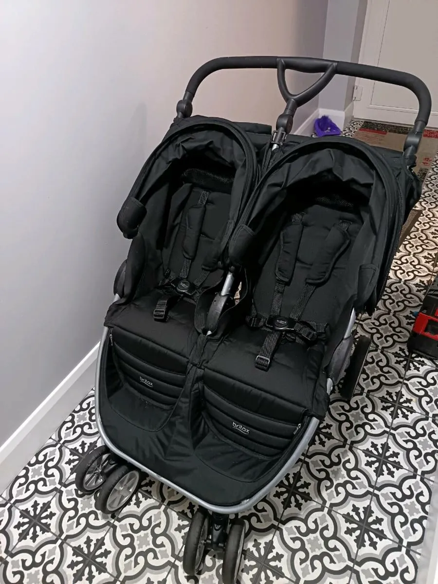 Double pushchair - Image 1