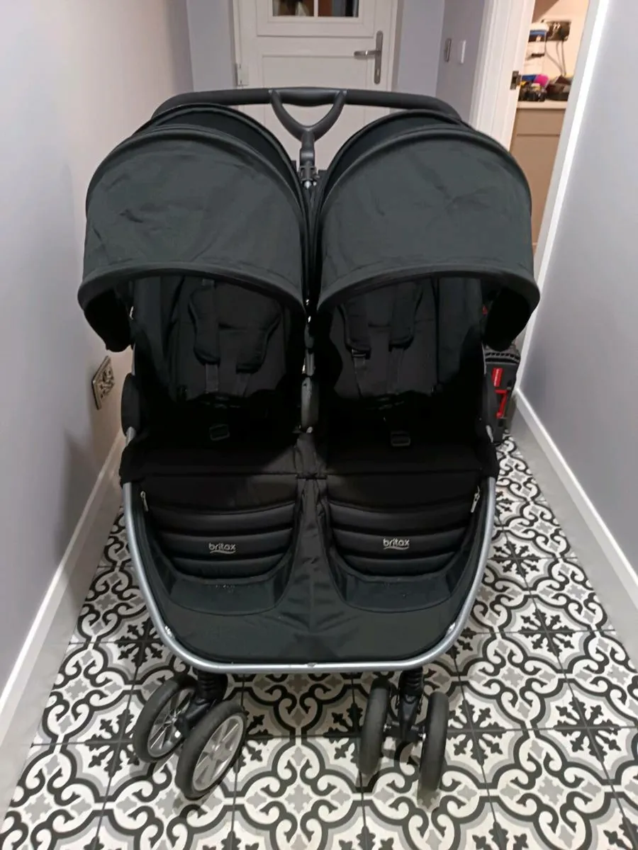 Double pushchair - Image 2