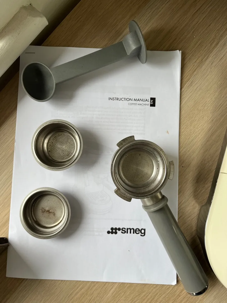 SMEG 1950s style coffee machine Model ECF01 - Image 3