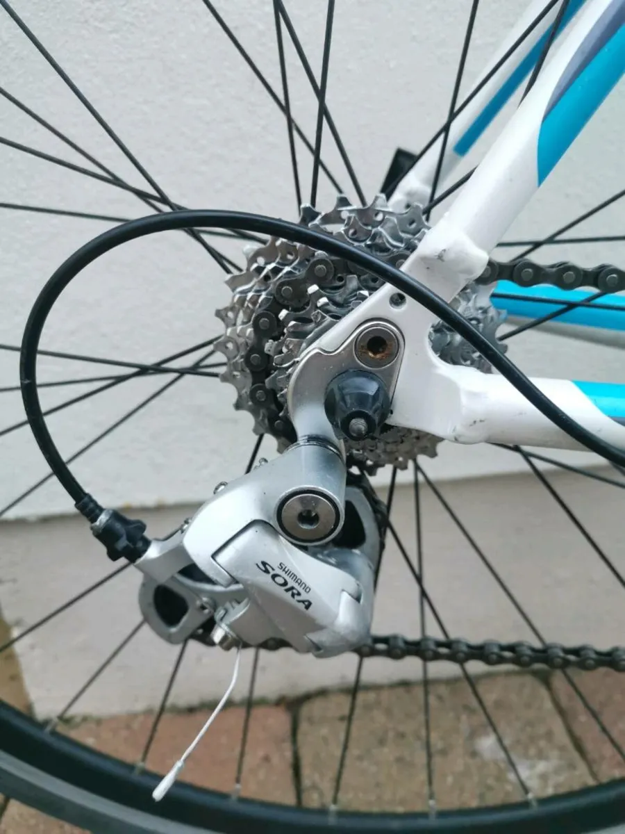 Carrera virtuoso Road bike. - Image 3