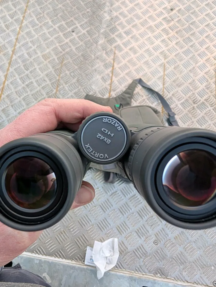 Vortex Razor HD binoculars - Image 3