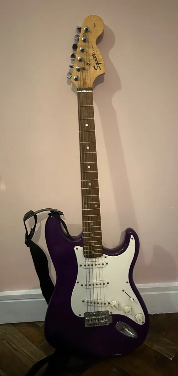 Electric guitar - Image 1