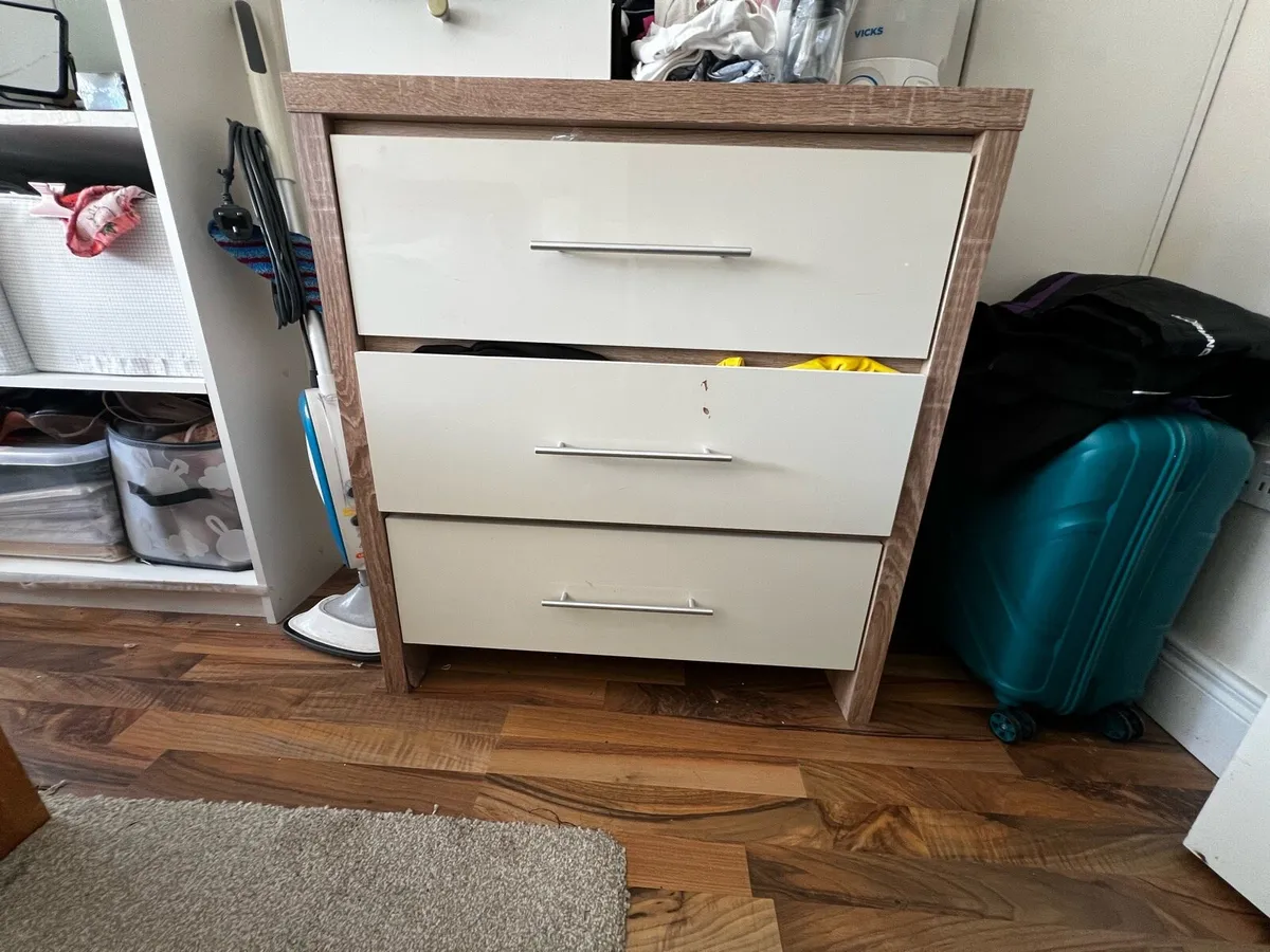 3 chest drawers ( woodies) - Image 1
