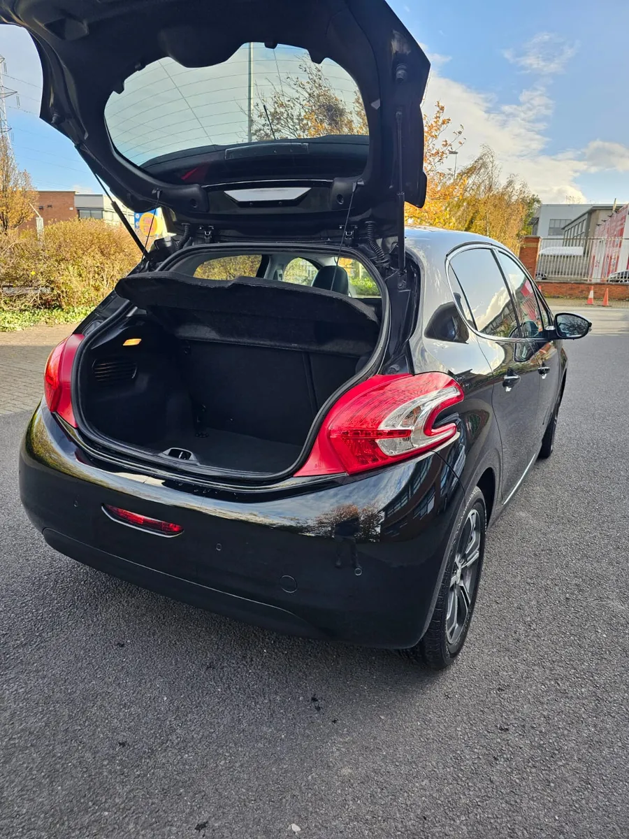 PEUGEOT - 208  2015 Automatic - Image 4