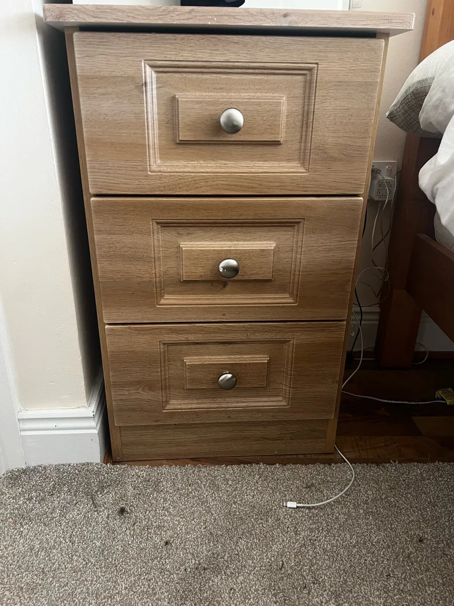 3 drawer Oak bedside Cabinet - Image 1