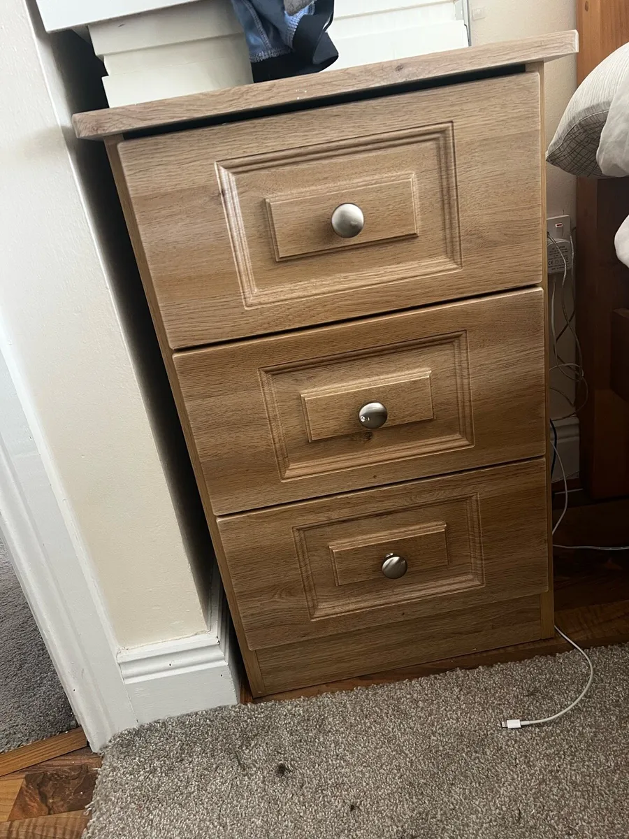 3 drawer Oak bedside Cabinet - Image 2