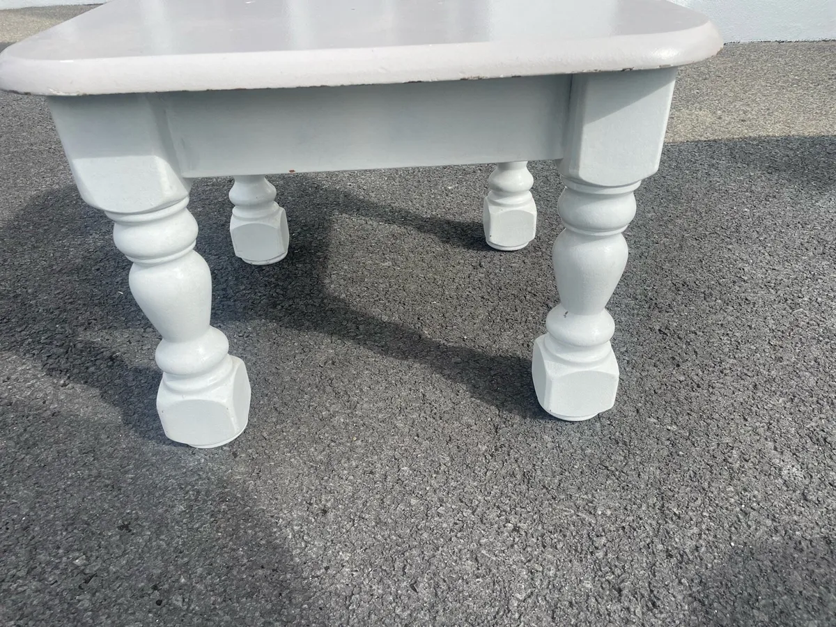 White table - Image 1