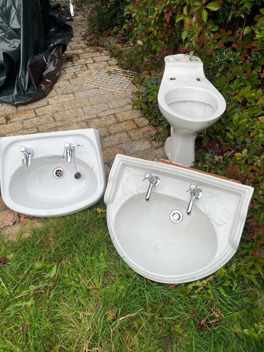 Bathroom  sinks stands - Image 1