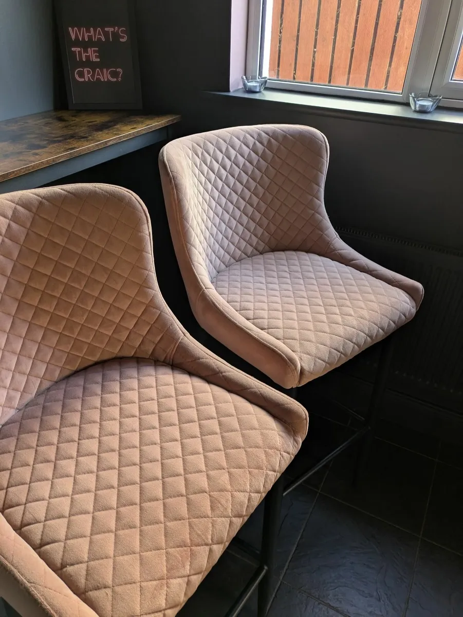 Bar Table & Chairs - Image 4