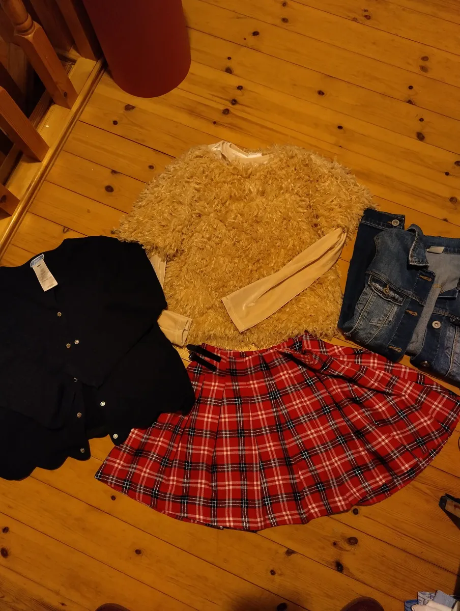 Girls clothes - Image 1